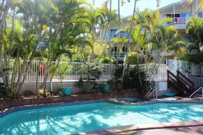 Surfers Del Ray - Image 2