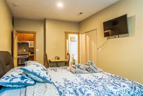 Cozy Fremont Studio With King Bed - Image 5