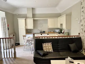 Pinewood Cottage Deluxe Self Catering Apartments - Image 2