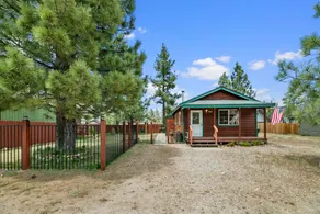 Heavenly Daze - 2br/1bahot Tub/gazebo/smart Tv/fenced Yard/deck/barbecue/fireplace 2 Bedroom Cabin - Image 4