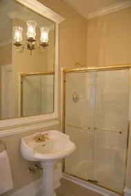 Trinkle Mansion Bed & Breakfast - Image 2