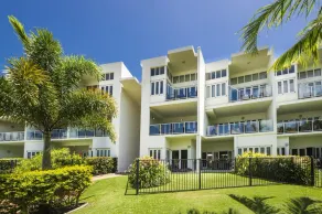 Waterfront 'Beachside' Apartment - Ocean View, Central location, Pool, Wifi, King bed, Deluxe Spa Ensuite - Image 5