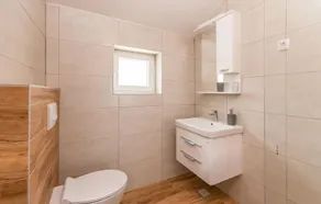 Amazing Home in Radasinovci With 4 Bedrooms, Wifi and Outdoor Swimming Pool - Image 5