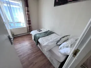 Beautiful 3-bed House in High Wycombe - Image 2