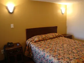 Oasis Motel Brooklyn - Image 2