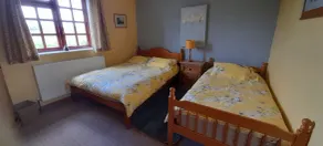 Beautiful 1 Bedroom Cottage With Fishing Lake - Image 2