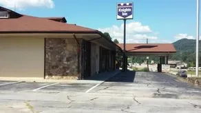 Budgetel Dillard - Image 3