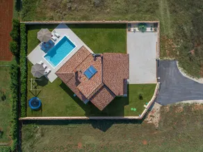 Stylish Villa With Pool and Fenced Garden,ideal for Relaxing Family Holidays - Image 2