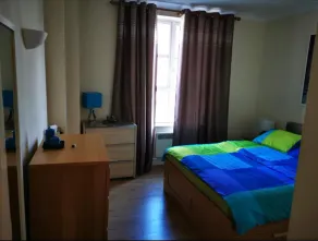 Charmant appartement de vacances adapté aux familles | Vue ville - Image 2