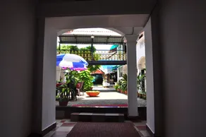 Toms Old Mansion - Image 5