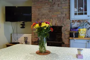 Country Style 3 Bedroom Victorian House - Image 2