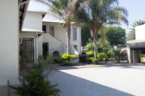 Summer Garden Guest House - The Flower Box - Image 4
