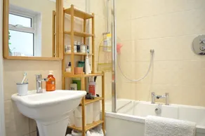 2 Bedroom Flat With Garden in New Cross - Image 3