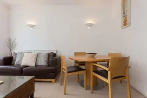 1 Bedroom Apartment in Notting Hill Accommodates 2 - Image 2
