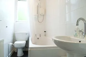 Beautiful Traditional 3 Bedroom Apartment in Edinburgh - Image 3