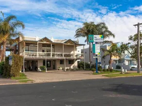 Bay Executive Motel - Image 4