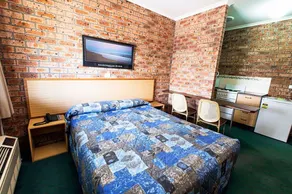 Country Comfort Motto Farm Motel - Image 4