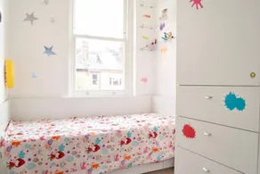 Bright and Stylish Apartment In Little Venice - Image 2