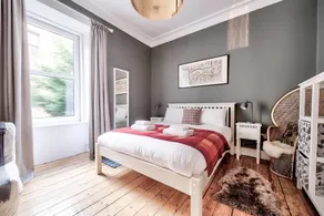 Stylishly Presented City Centre Apartment - Image 5