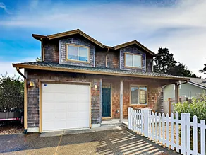 Posh - 3 Br Home - Image 3