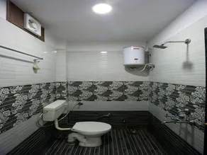 Hotel Comfort Zone by OYO Rooms - Image 5