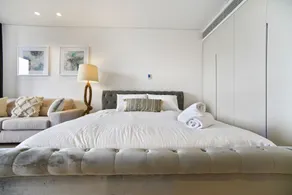 Modern Luxury Apartment in the Heart of Sydney CBD - Image 2