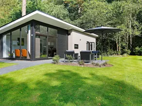 Chalet mit Terrasse und Pool - Image 5