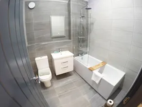 Beautiful penthouse apartment with super king bed - Image 4