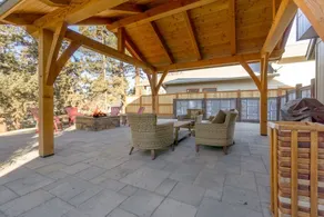 Lovely Bend W/ Private Patio & Firepit 3 Bedroom Home - Image 3
