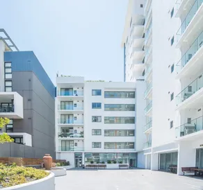 Spacious Central Apartment Walking Distance To Beach - Image 4