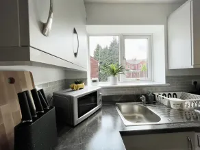 Worksop Newly Refurbished 2-bedroom House - Image 4