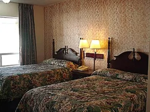 Economy Inn - Image 4