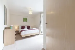 Roomspace Apartments -Central Walk - Image 3