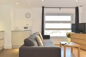 Bridge Apartments - Image 4