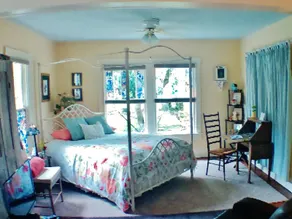 Maple Leaf Cottage Inn - Image 5