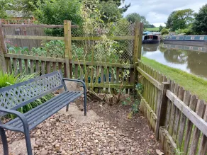 Canalside Village House In Northampton, England - Image 5