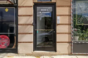 Classic & Charming 2BR Apt in Lincoln - Image 4