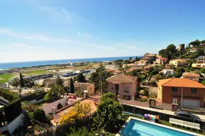 HomeHolidaysRentals Corinne - Image 3