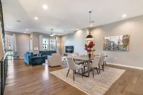 Stunning 4 BR Townhouse in Mid City - Image 5