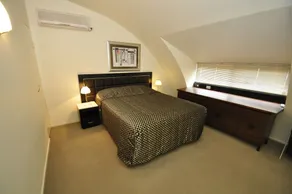 Camperdown 7 Dun Furnished Apartment - Image 3