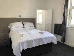 Glasgow Airport Holiday Home - Image 2
