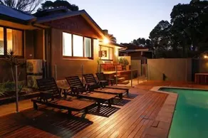 Waikiki Beach Bed & Breakfast-Rockingham - Image 4