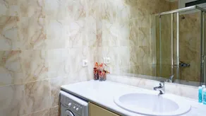 Lovely Renovated Apartment in Hilton Hotel Area - Image 3