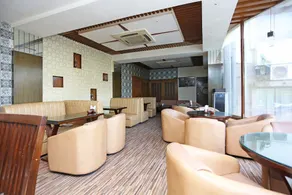 Oyo Flagship 172 Forum Mall - Image 5