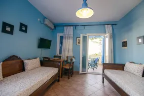Santorious Quiet Apartment - Image 4