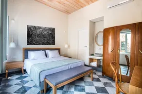 Hotel Off - Image 3