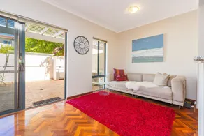 Luxurious Perth Townhouse - Image 2