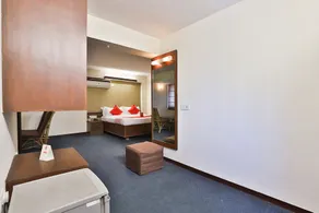 Hotel Royal - Image 2