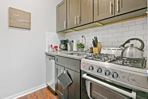 Prime Location! Easy Transport Loyola University - Image 4