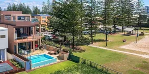 Absolute Beachfront Holiday House - Image 5